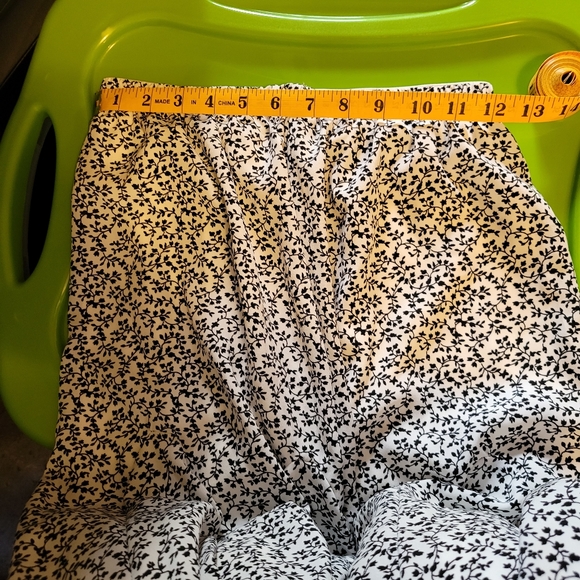 Thrifted floral skirt - Picture 5 of 5